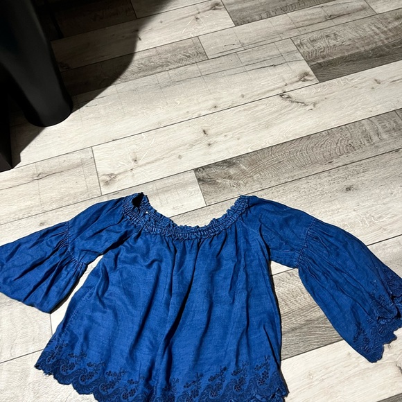 Off the shoulder 3/4 sleeve blue top - Picture 3 of 3